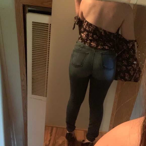 NWT halter top with open back - Picture 2 of 6